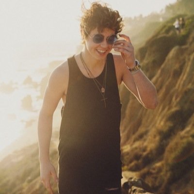 pls follow @directgrier bc this is a free follow and follow my instagram muminah.arshad ill return thanks