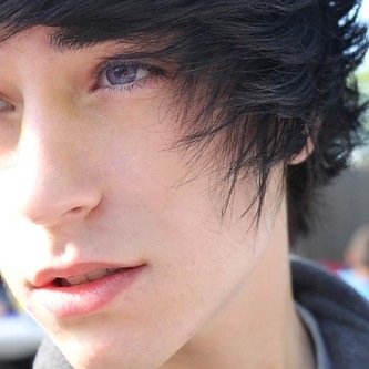 16 years of age, stuck in an apocalypse. Brother: @TroubledGun. (RP/Single)