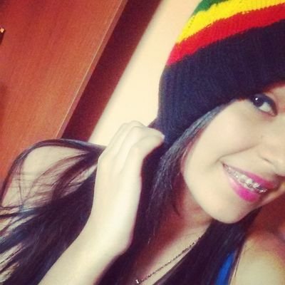 Sem neurose, sem caô, ela só quer mais uma dose de amor.✌                                               whats - (014) 99771-5103