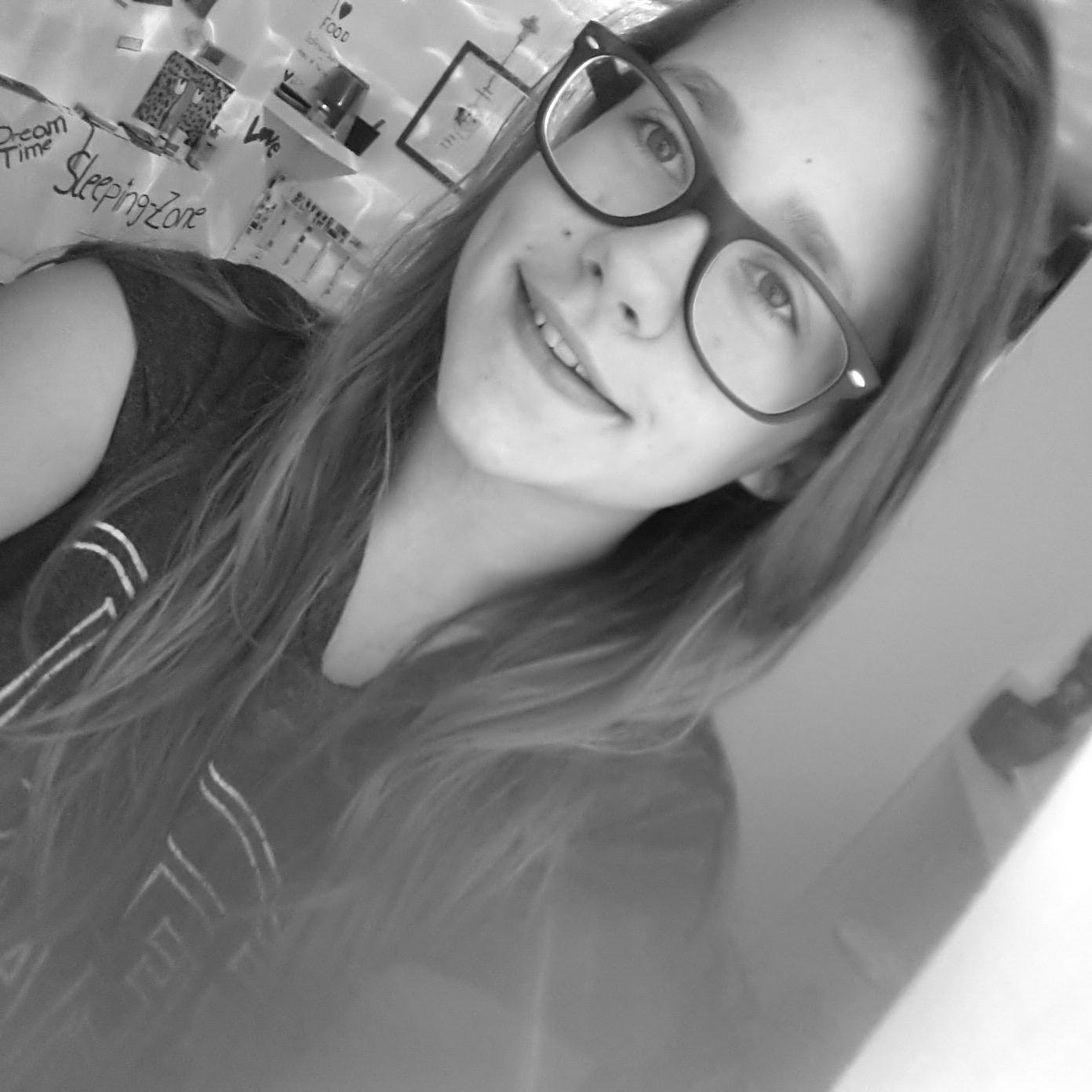 5sos fan gilr. Love them till the end. No matter what. Proud to be in the fam!