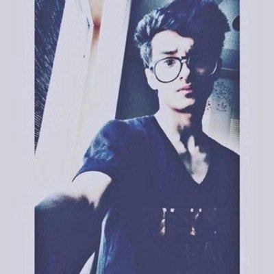 * ڳمٓ تڳۆنٰ آلحيآۿۂ .. ( نآقصِٓۿہٓ ) , حٓينُ يغٓغٓيبْ عٓنْٓهََِٰا شخْصٌٓ تعٓعٓۆدت علۍ ۆچۆدۿۂ فْ ڳلٓ .. لحظۿۂ