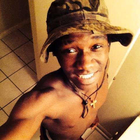 ......one real nigga that play with yu but don't  play around with yur feelings real nigga junk....