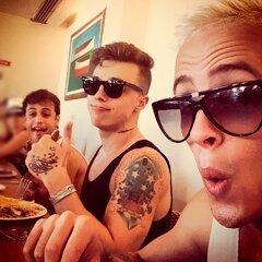 twitter feito com a intenção de ajudar as votaçoes em que a banda fly está concorrendo por meio de maratonas