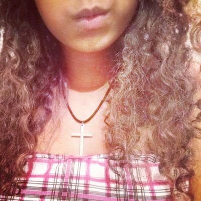 “Com um sorriso desses, você não precisa de olhos.” 
— A Menina Que Roubava Livros. / 1.3 - Namorando .