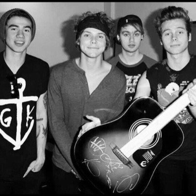 HEEY A FREE FOLLOW FROM @puxkrockash FOLLOW HER SHE FOLLOWS BACK