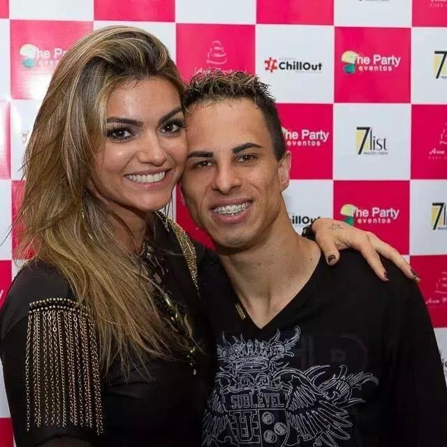Fã Da Cantora E Apresentadora Kelly Key -Ser Fã É Entender Que O Idolo É Uma Pessoa Sujeita A Erros E Acertos E Ainda Amá-Lo Igualmente.