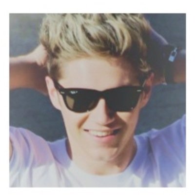 follow @tiedyezayn bc she gave you this free follow & ask for a follow back :)