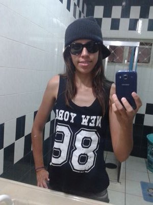 Sou uma Pessoa que a musica faz parte da minha vida...
I am a person that music is part of my life ...