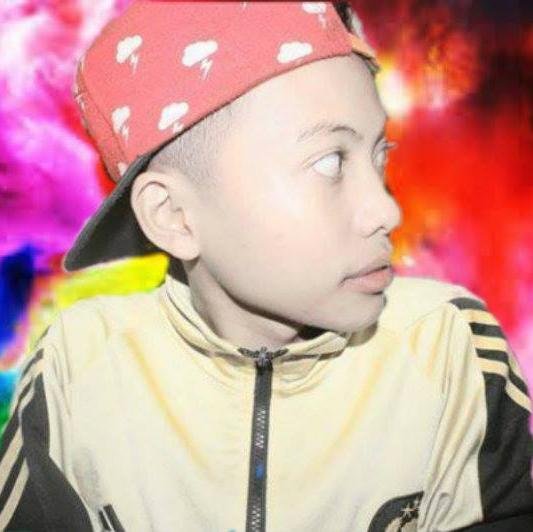 GRemuela's profile picture. Name : Ghuszlal Remuela 
Age    : 16
Date   : 12-February-1997
School: SMA N 2
Live    :  Jl.Sinar Budi