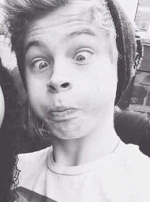 ✘ 5sos saved my life ✘