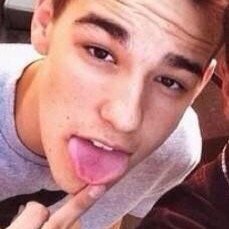 follow @lipbitejacob she follows back!