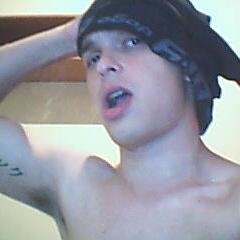 Fãs maniacas pelo @LukasMarqs doidas por conhecer o youtuber mais GOSTOSO do youtube :3 lud temos respeito por você e também temos inveja sua sortuda HAHAHA :D