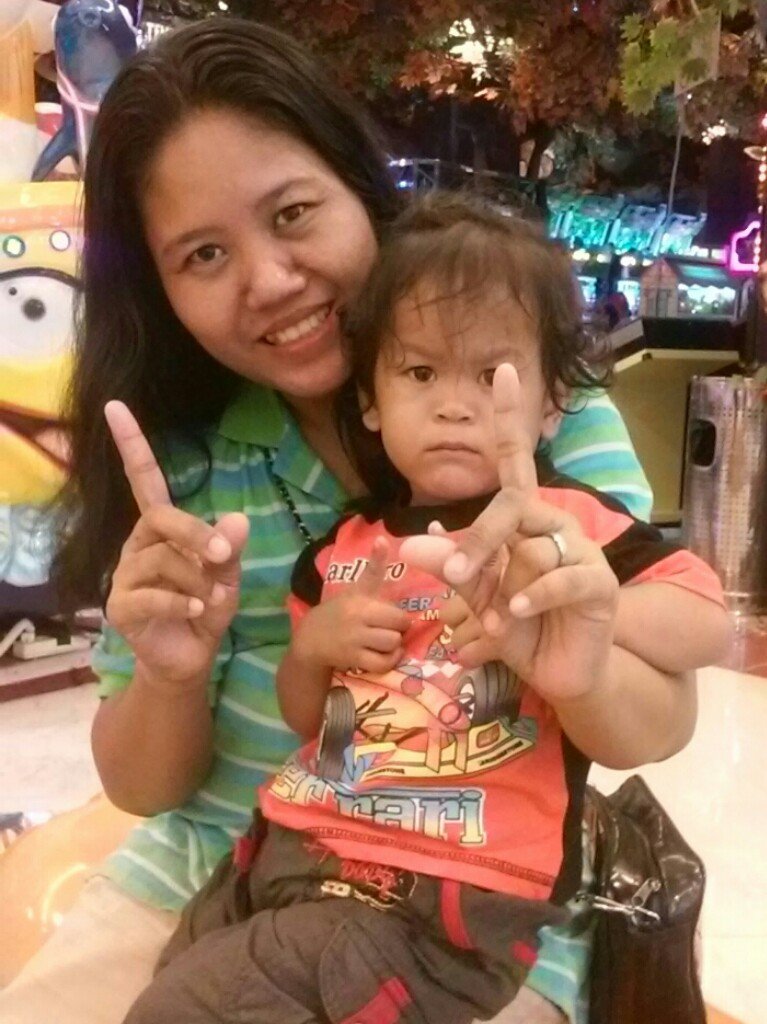 aktivitas : mom and wiraswasta my hobby : musik,shopping,baca and nonton  pin bb : 7E8187A1