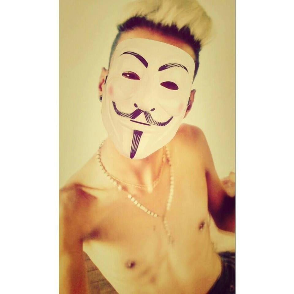 Sou melhor do que αs pessoαs pensαm,pior do que elαs imαginαm,elogios não me iludem, sou o que sou não o que fαlαm,vivo o presente