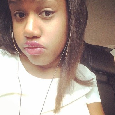 17. Senior. Gemini. insta: @arielleyy_
snapchat: daddy-ari