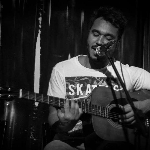 Guitarrista, Violonista. Edi Rock & Us Fora da Lei