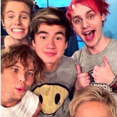 i've fallen in love with 9 boys saw one direction & 5sos 9/13/14