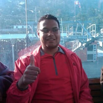 Militante de la Revolución del socialismo creo en el verdadero legado de Chávez; mi pasión Jugar fútbol!