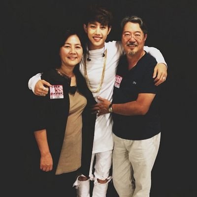 (机器人) jungcrystl, 我想跟你一起变老。大家好, 我是 GOT7 的 flying boy 段宜恩 aka Mark。很高兴认识你们。#RoyalFams