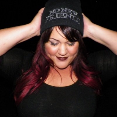 Artist / Cosmetologist

Instagram : @beautyfromthebay
