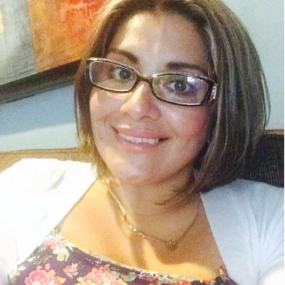 mi vida es mi familia 
son mi fuerza para el dia dia 
y mi medicina a el enfermar.
