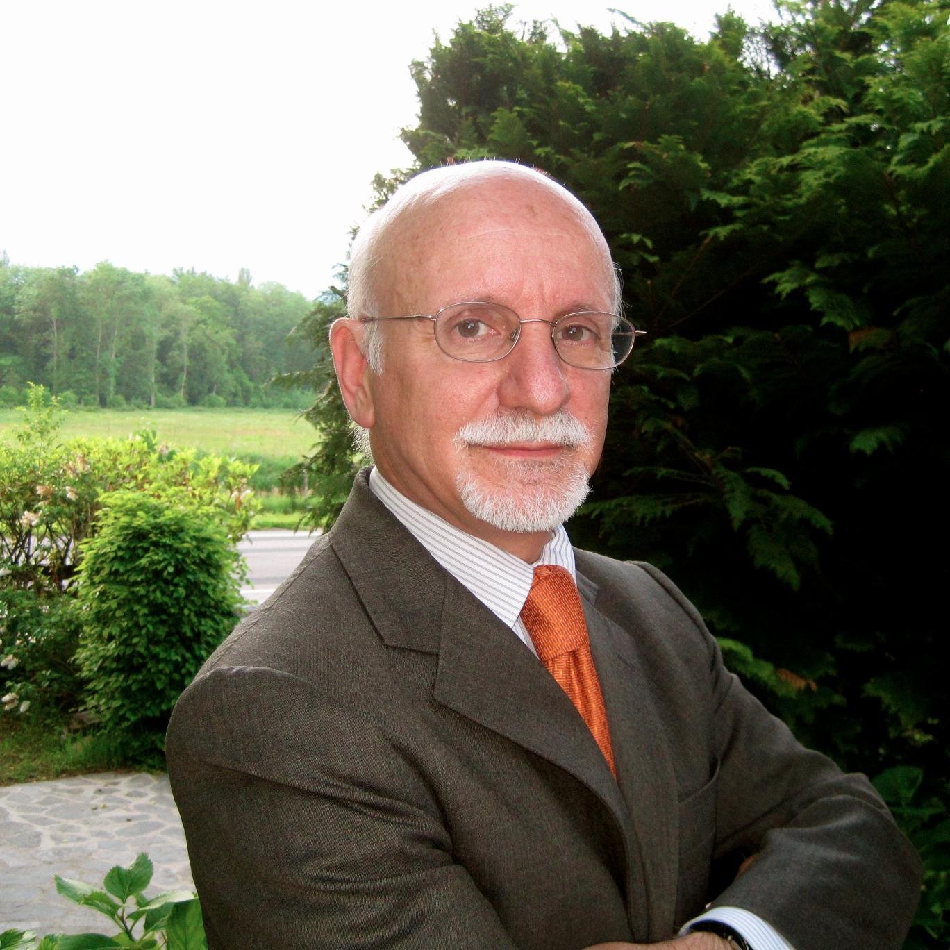 Former Uruguayan Ambassador to Brazil; UN Director for Trade, Dpty. Foreign Minister , Ambassador to UN,EU,Belgium,Luxemburg, China, dipl. in Argentina , Japan.