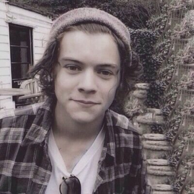 hi beautiful please follow @narryswhisper, i'm trying to reach my goal and i'll fback there