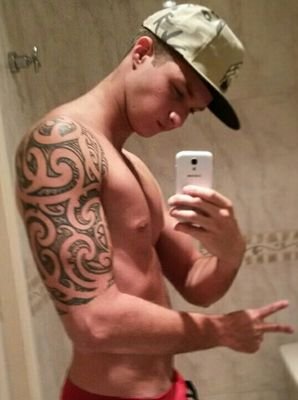 A vida nos obriga a crescer.. ✌http://t.co/eux2Brp228