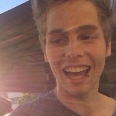 luke follow @whatthekath that's her right there