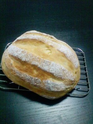 一年ほど前からパン作りぼちぼちやってます。お年頃の娘達のお世話係りとして、カロリー控えめのパンやお弁当やご飯作りに勤しんでいる40代の主婦です。どなたでもフォローしてもらえたら嬉しいです(*^^*)