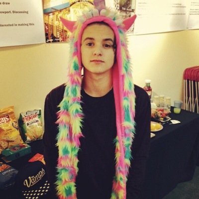 FOLLOW @miawmikey BC SHE GAVE U THIS FREE FOLLOW