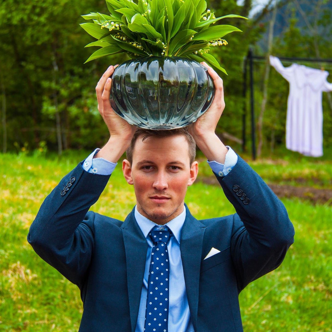 Kjoll_Thomas's profile picture. Blå lesta, øl i glaset, saks i klinsj & burgergutt