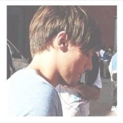 follow @drunklxuis_ !!! ask her for a follow back if you want! thanks:))