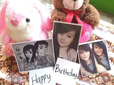 sukanya sama kamu A dari dulu dr prtm ktmu..tp biarkan ku pendam rsa ini sajja... love u aa