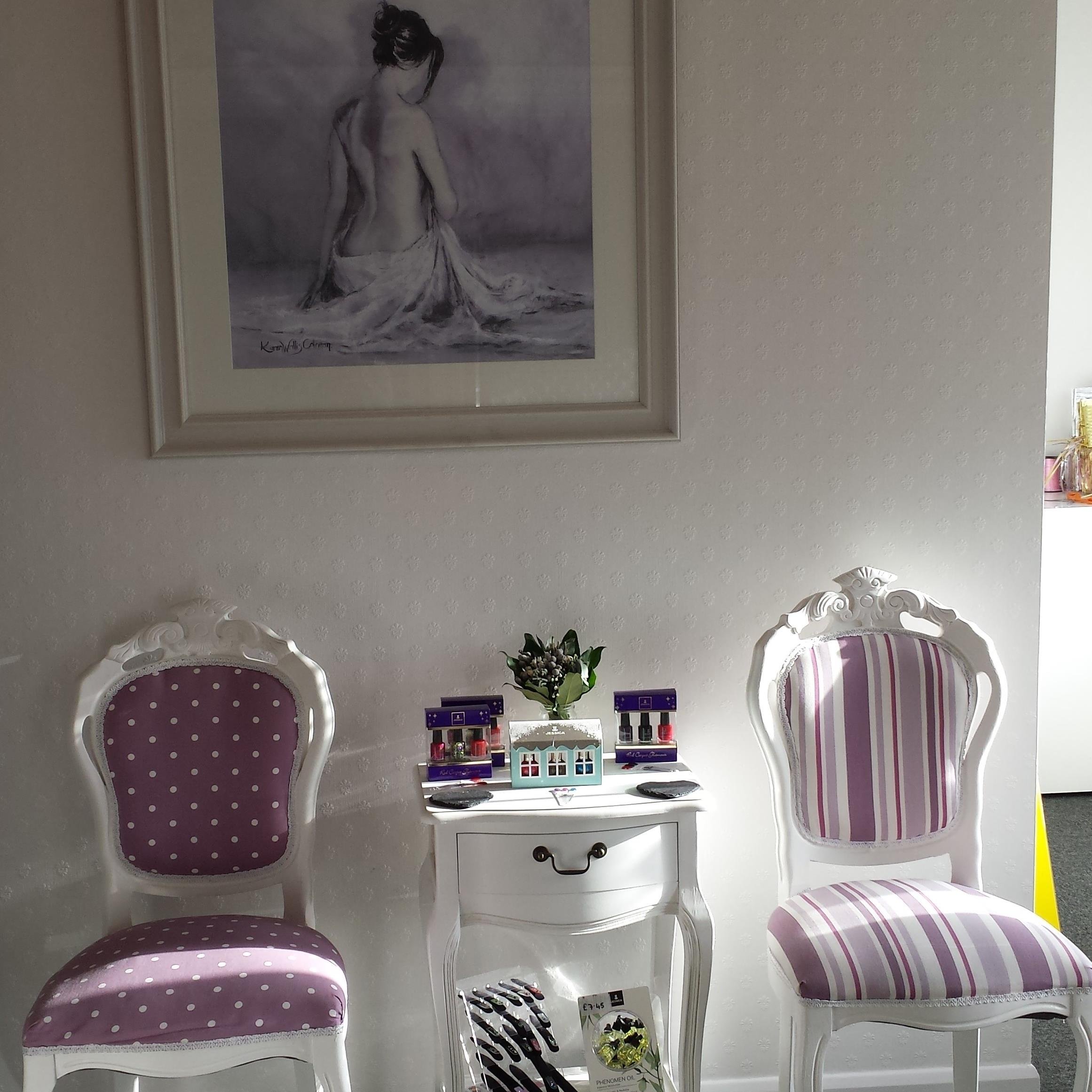 We are a well established salon based in Rotherham.
Any questions, just ask :)
Salon number 01709 542605