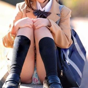チラリズム、盗撮覗きモノ好き☆ 無修正動画をこよなく愛しています。 素人のぎこちない演技から AV女優の本格モノまでOKです！