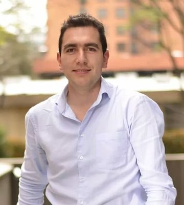 Comunicador social, Especialista en Gerencia de Multimedia, Especialista en Publicidad Digital Community Manager. Amante de la fotografía y las buenas historias
