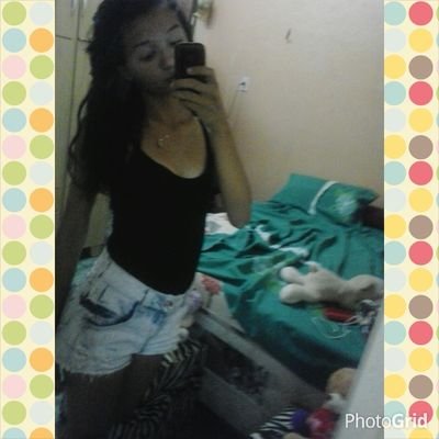 ela e linda,e cheia de malincia faz qualquer um se apaixona: )