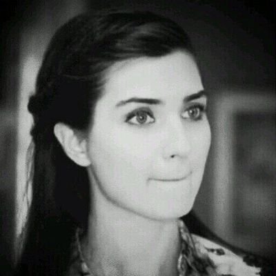 ‏‏‏آعلق فوق صدر الغيم الغموض والحيرة .