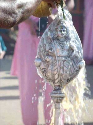 புரிந்து கொண்டவர்களுக்கும் பிரிந்து செல்ல முடிவெடுத்து விட்டவர்களுக்கும் விளக்கங்கள் அனாவசியம்.......