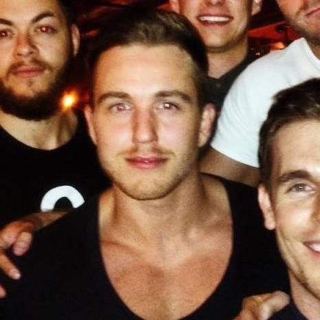 01AshMiller's profile picture. A 27 year old Graphic Designer currently working at Electronic Arts