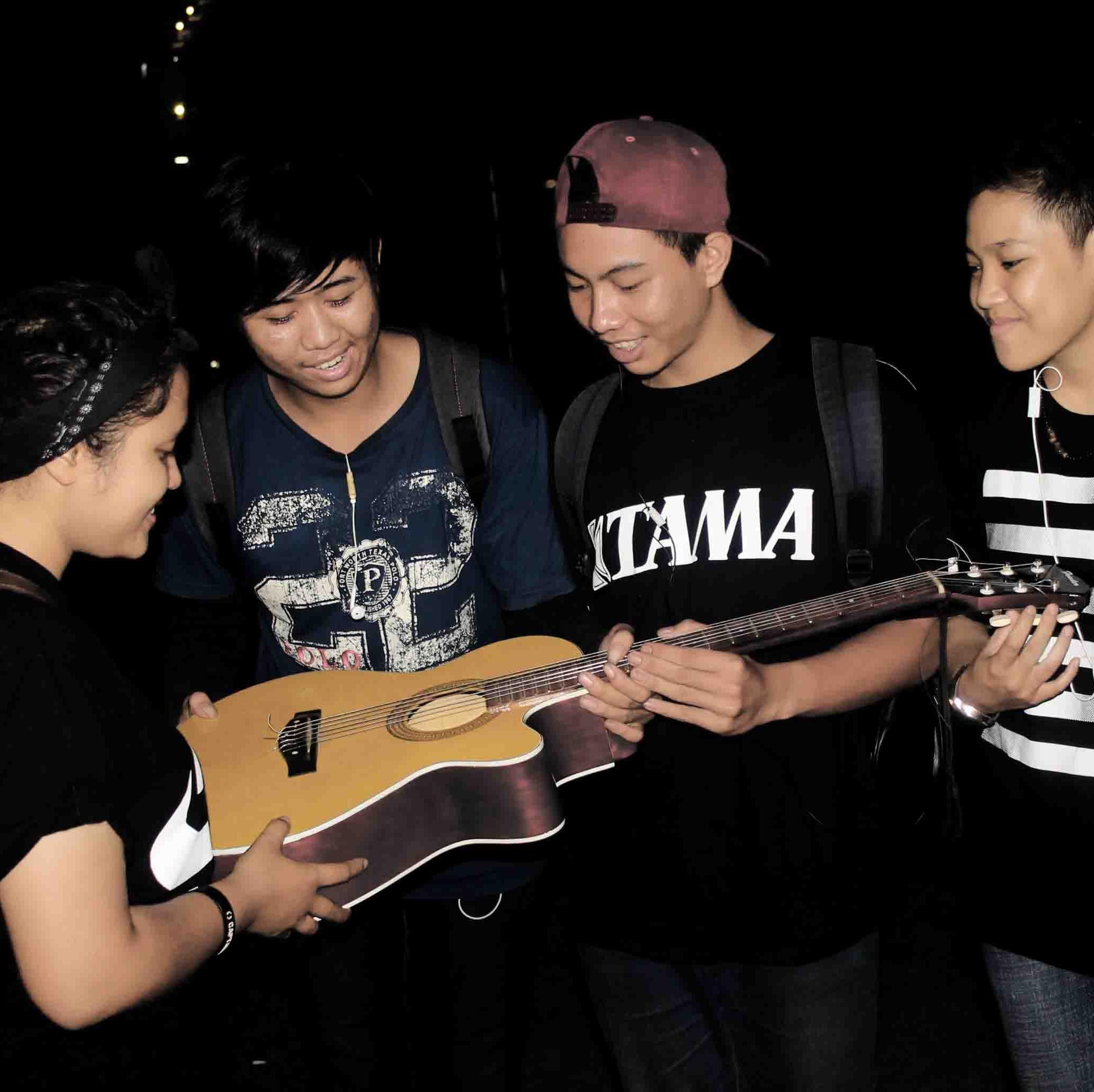 For boking your event/gigs/akustik/pensi/party
contact person:
ABU : 089606086361