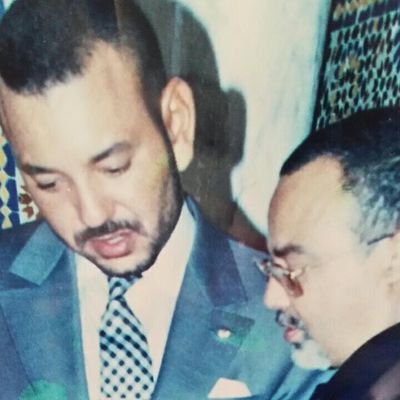 صورة تذكارية يوسف سونة - بمناسبة تقديم لجلالة الملك محمد السادس مؤلف عن القضية الفلسطينية ودوره في في حماية القدس الشريف