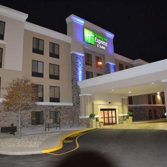 HolidayInn_IN's profile picture. Visit this new contemporary hotel property located only 10 minutes from the airport with FREE shuttle to the airport for our guests!