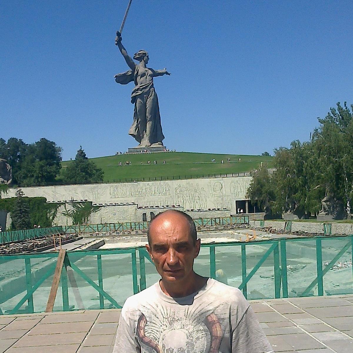 Андрей,живу в г Луганск ,