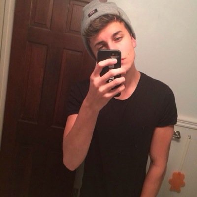follow @sgtfuckboy