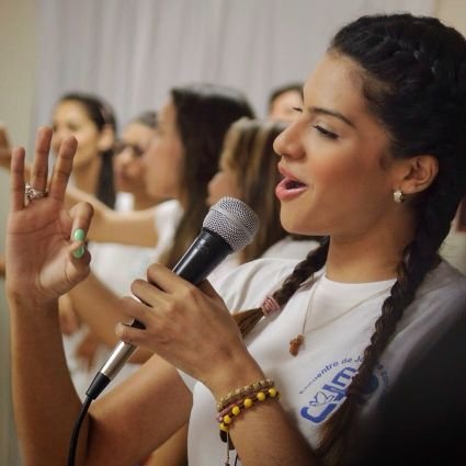 Católica de corazón, Lcda.Trabajo Social por vocación. Supervisora de calidad de la #1 @remaxmaracaibo. Encuentrista,cantora. Torpe e intuitiva. @EJCmaracaibo