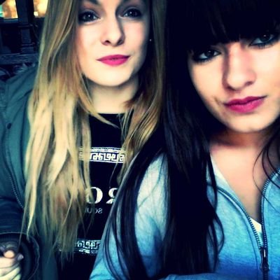 No le cuentes cuentos a quien sabe de historias. Zaragoza.  16, 6hermanas como forma de vida♡