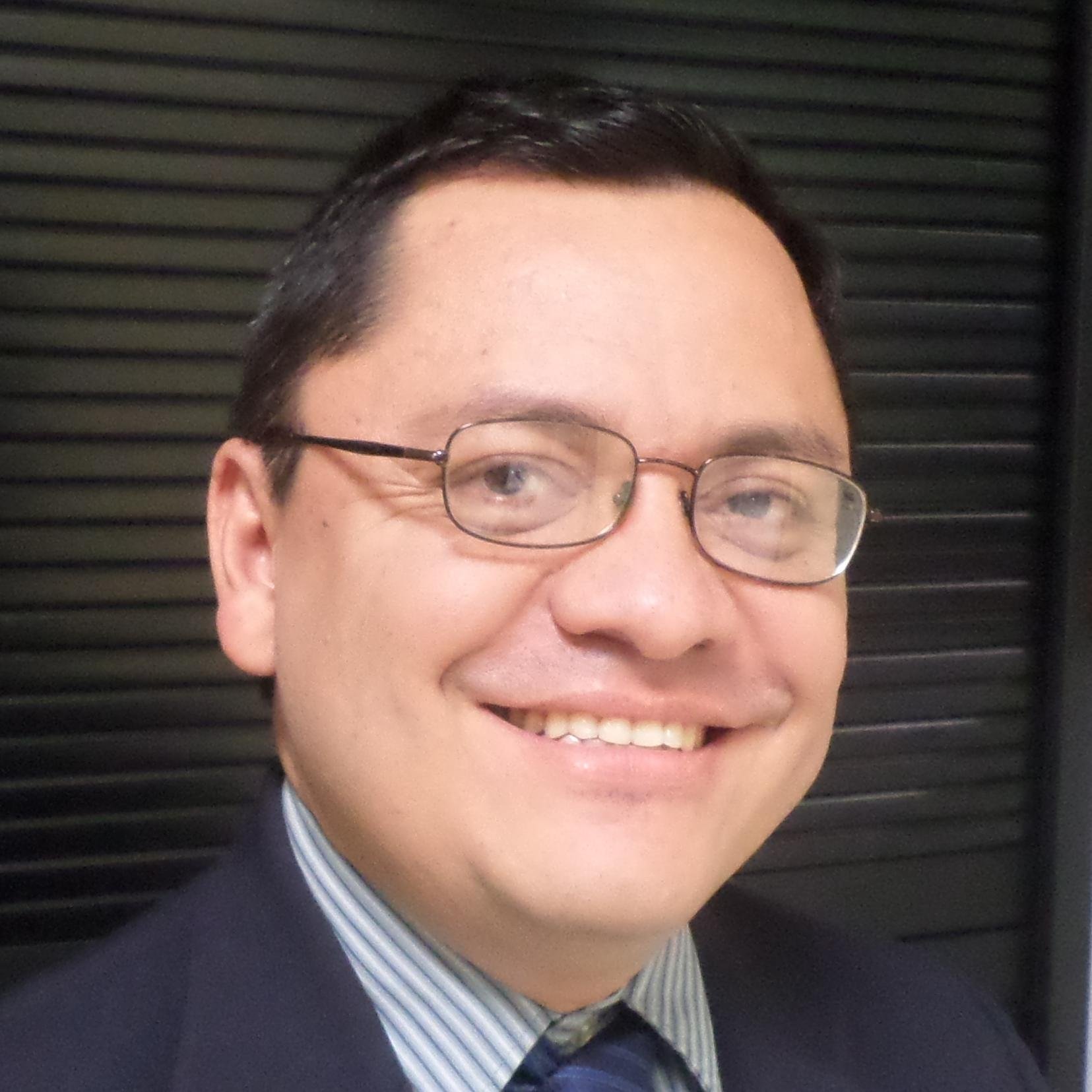 Ciudadano común, ingeniero mecánico, de oficio metrólogo, y catedrático universitario. Me gusta pensar, analizar, debatir, especialmente sobre Guatemala
