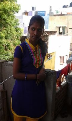 sollura alavuku na onnum periya aal ela.. pooja doin b.a eng.. etho sumarsna figure nu frnds solluvanga.. pakka idiot gurl... follow in twitter.like in facebook